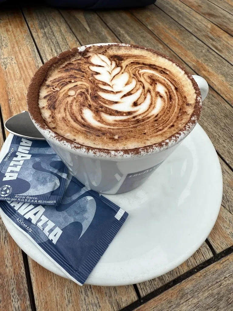 Vivek Chohan_Izizi Nunnak_Es Molinar_review