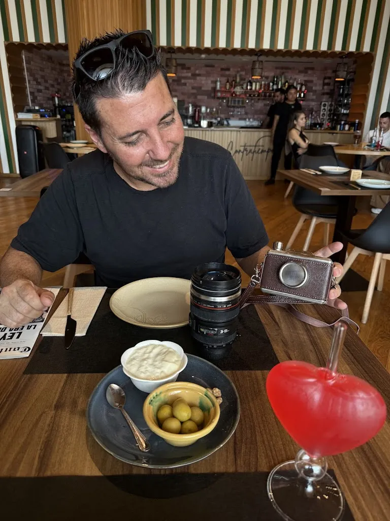 The Different Academy, Silvia Van Essen_Contratiempo_Es Molinar_review