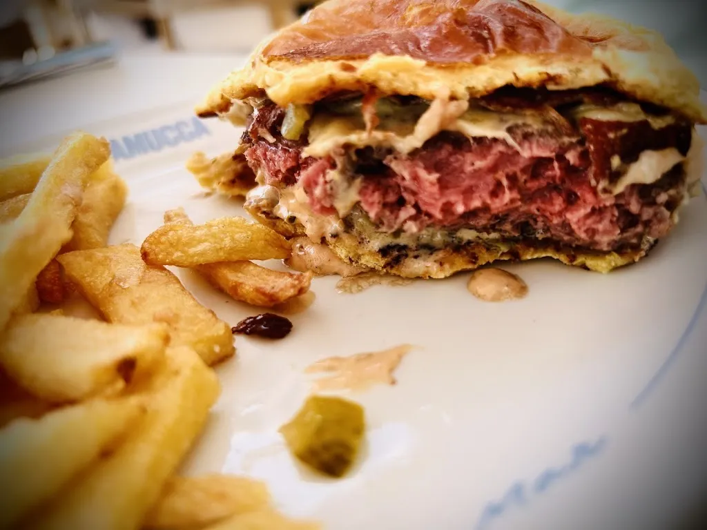 Valentina Dell'Aquila_La Mucca_Es Molinar_review