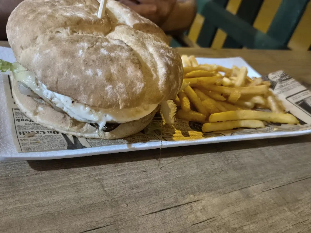 javier ortiz_Bar ferre Las bravas_Ferreries_review