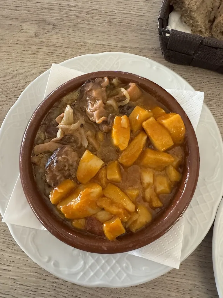 Rohma Enggardini_ES POU_Lloret de Vistalegre_review