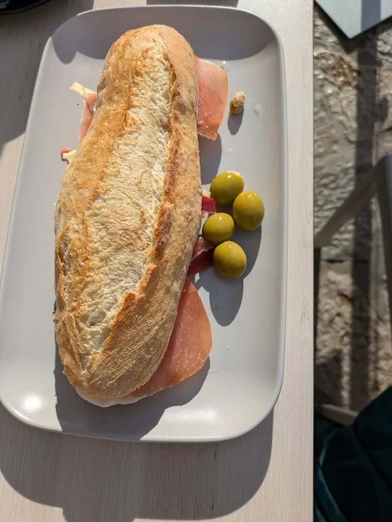 Raniska Tente_PIZZERIA FORN DE LA VALL Y DESAYUNOS_Mancor de la Vall_review