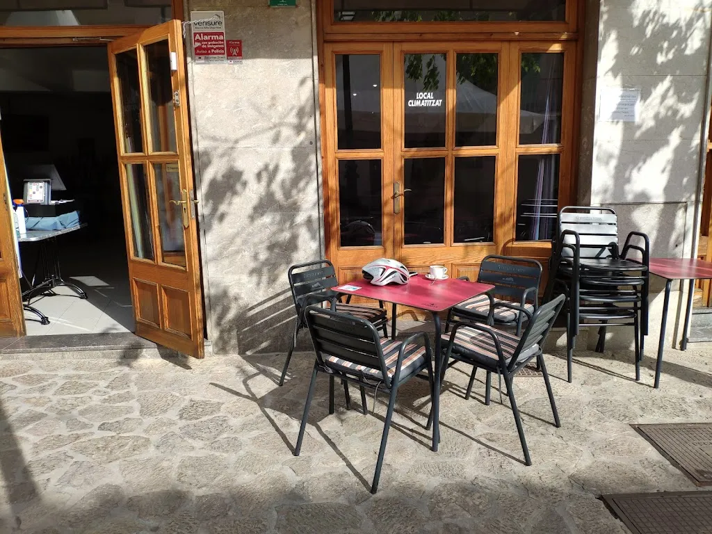 Bar Ca´n Bernat restaurant in Mancor de la Vall