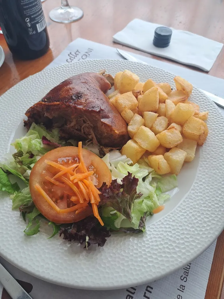 Restaurant-celler Cas Padrí Toni_Maria de la Salut_slider_image_3