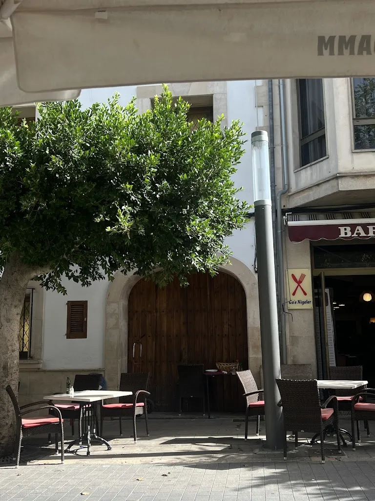 Alex Bati _Ca's Xigaler. Cafeteria Restaurant_Maria de la Salut_review