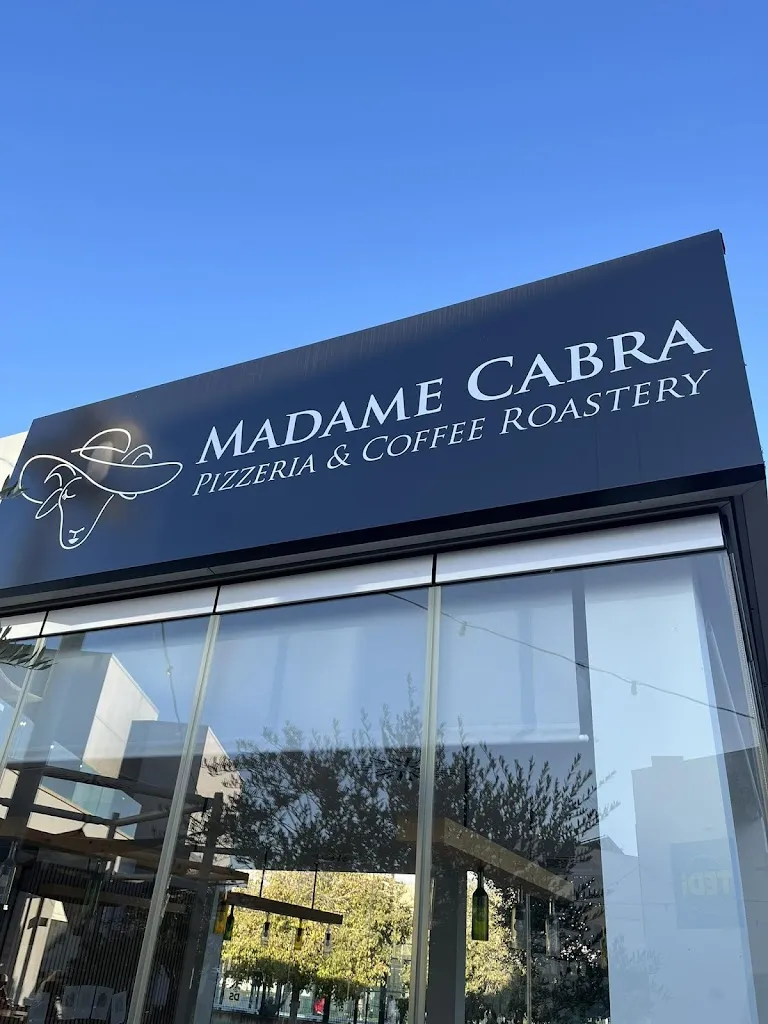 Madame Cabra Pizzería & Coffee Roastery_Magaluf_slider_image_1
