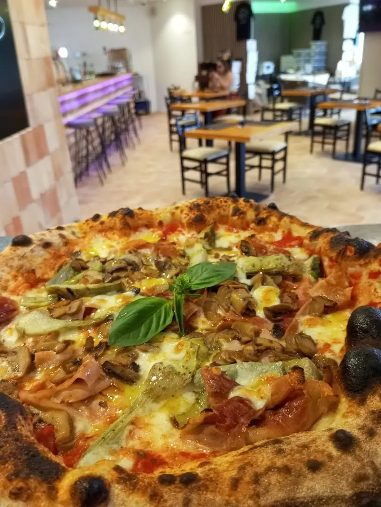 Madame Cabra Pizzería & Coffee Roastery_Magaluf_slider_image_3