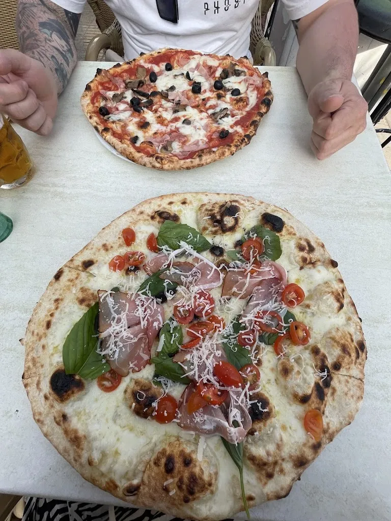 Katarína Vozníková_Pizzería Los Dos Hermanos 