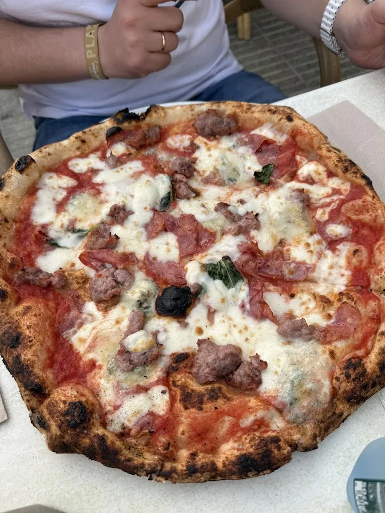 Olga Dolgova_Pizzería Los Dos Hermanos 