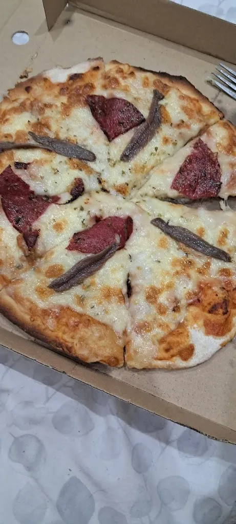 Menu_Pizzeria La Fontana Cox_Cox_image_9