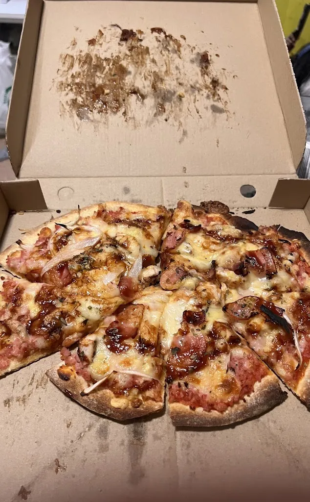 Avril Leal (Sarah J. Maas's Version)_Pizzeria La Fontana Cox_Cox_review