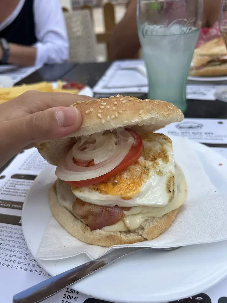 Iris Requena Esteban_Burguer Donde Quieras_Felanitx_review