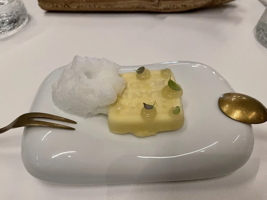 Sabrine Serikawa_Fusion19 Restaurant_Muro_recensione