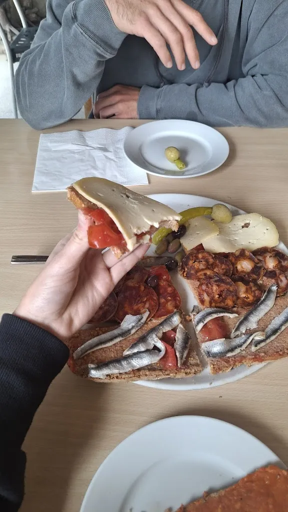 Lucia Tomondyova_Bar s’Hostal_Montuïri_review