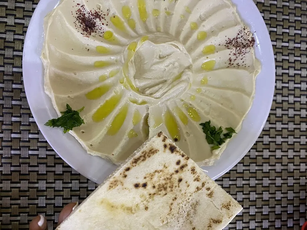 Yirka Roldán_Time Out_Petra_review