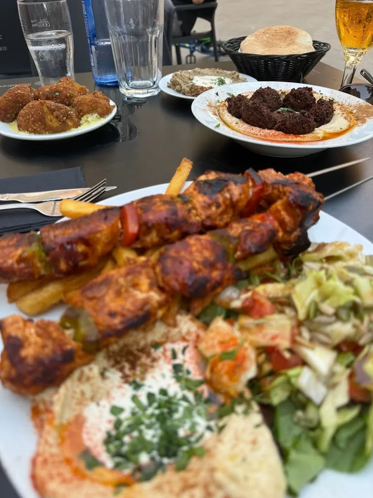 meet jojo_EL Hummus_Llucmajor_review