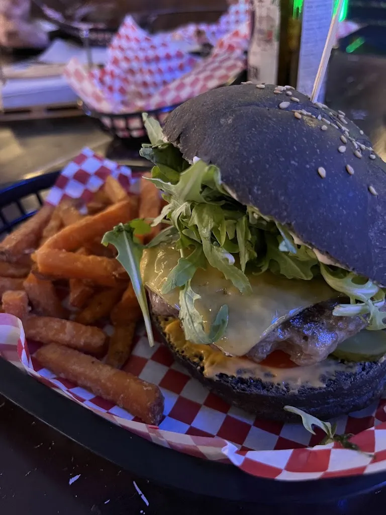 Hollister Bash Saloon_Llucmajor_slider_image_2