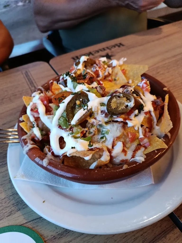 Hollister Bash Saloon_Llucmajor_slider_image_3