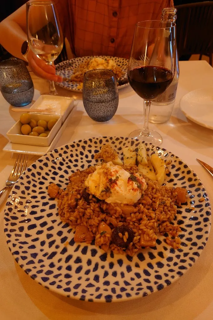 mangoie_E Cosi_Pobla Sa_review