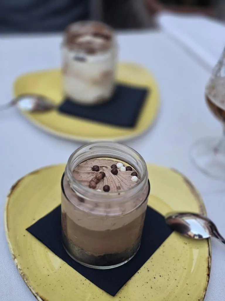 Fione Teunis_E Cosi_Pobla Sa_review