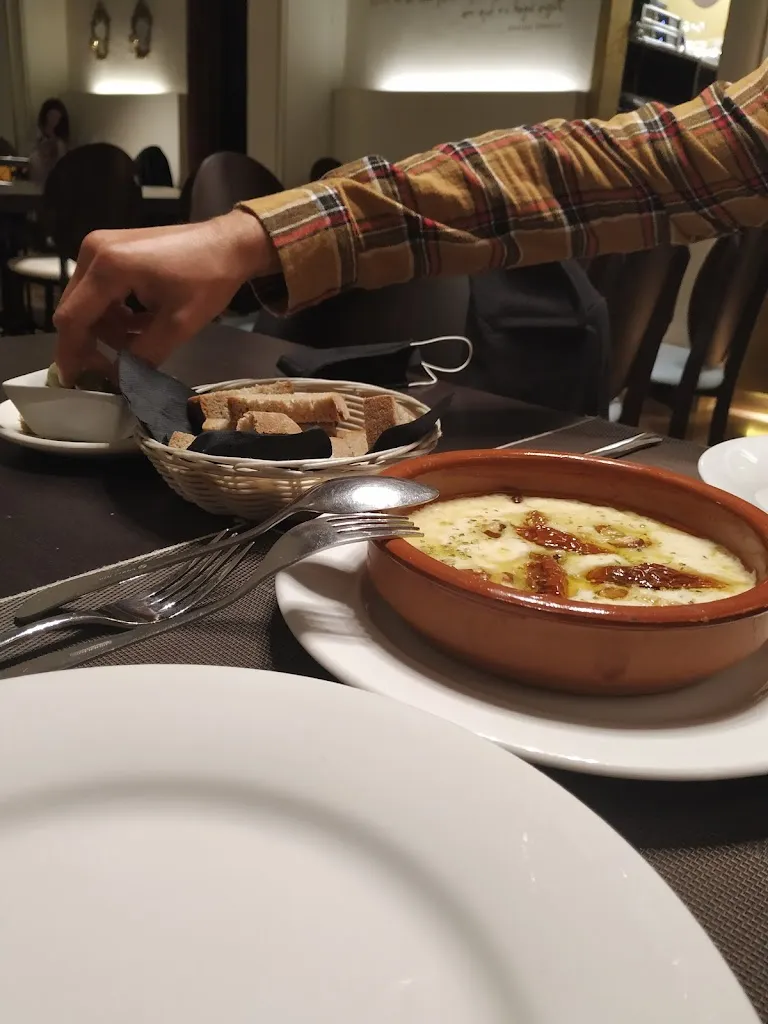 Menu_Restaurante Pizzeria Plaça Vuit_Pobla Sa_image_1