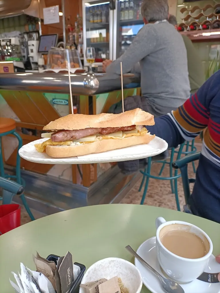 Karolina Alvarez_Bar El Surtidor_Callosa dEn Sarrià_review