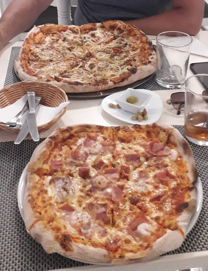 Christelle Sallé_Restaurante Pizzería + Que Pizza_Pobla Sa_review