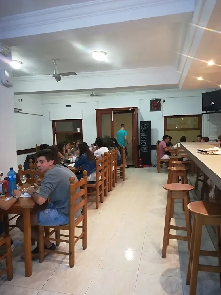 Restaurante Pizzería + Que Pizza_Pobla Sa_slider_image_2