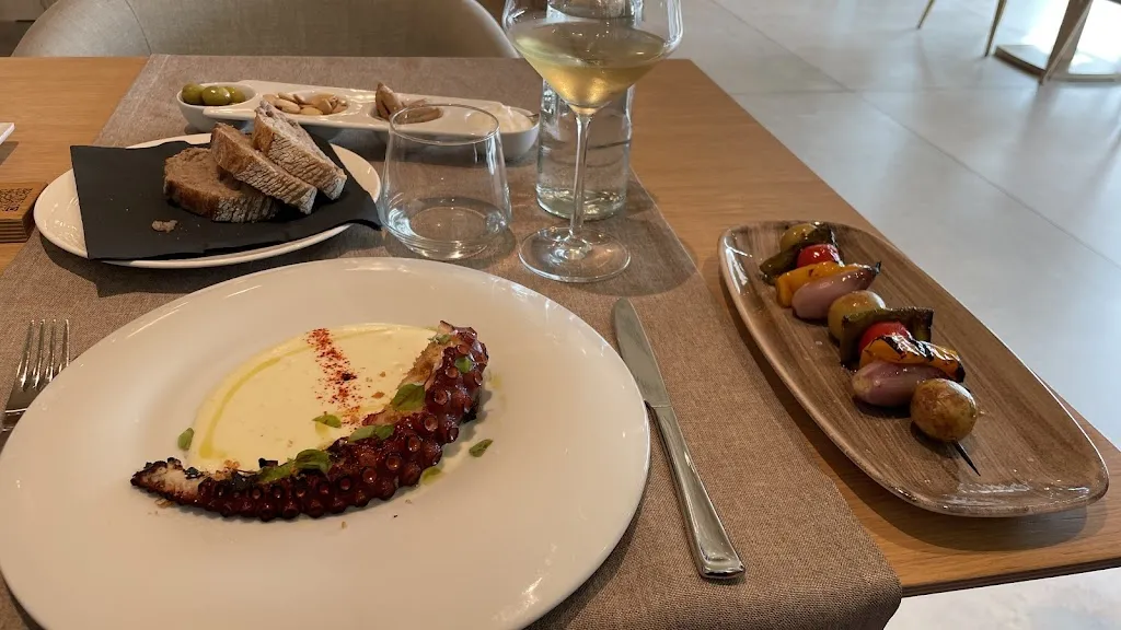 K G_Restaurante Roland Garros - Rafa Nadal Academy_Manacor_review