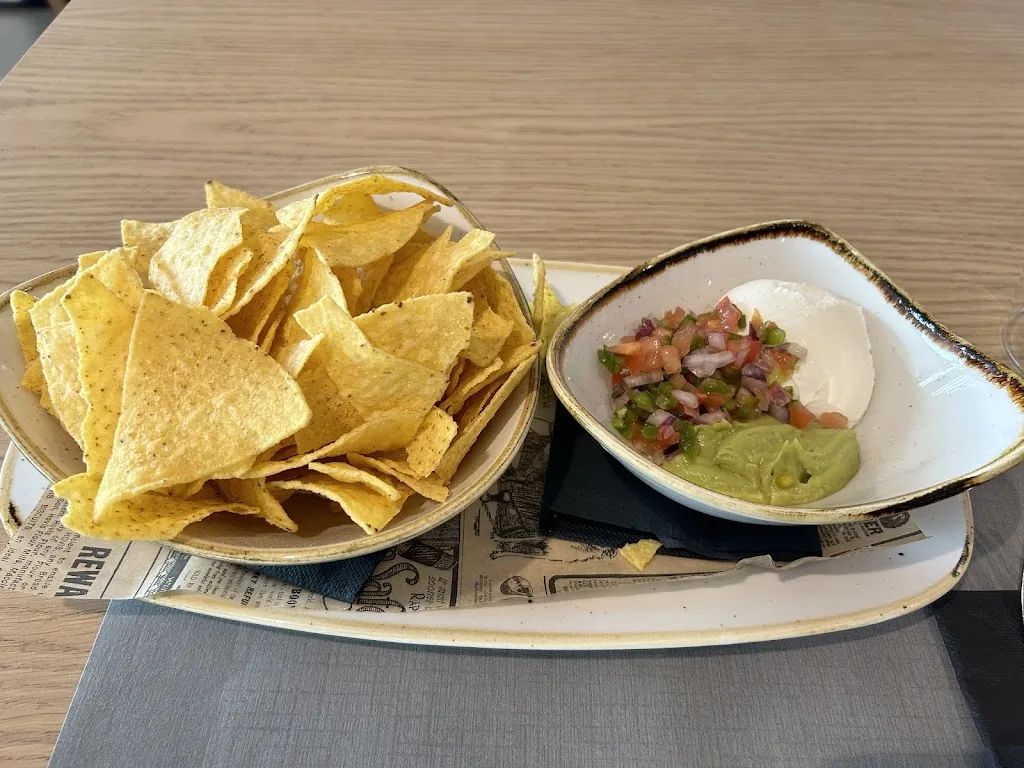 Zuhal_US Open Cafe - Rafa Nadal Academy_Manacor_review