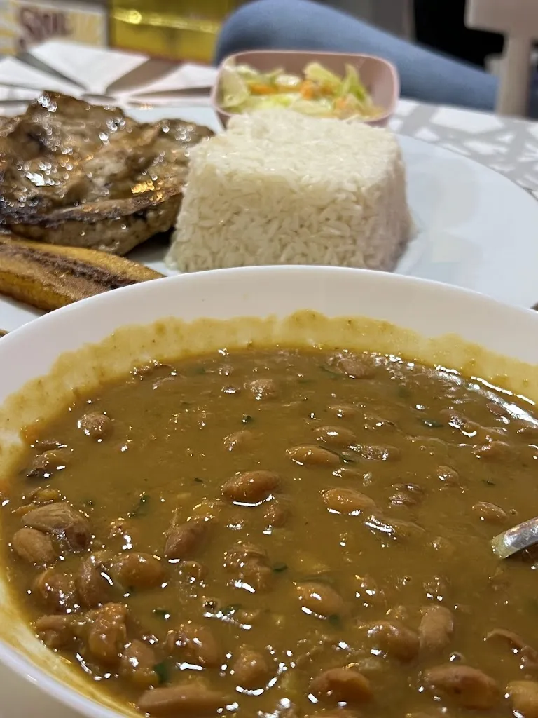 Maria Cardona_MOLTO CHIC_Manacor_review