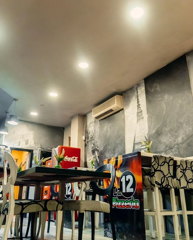 La 12 pizzería restaurant in Manacor