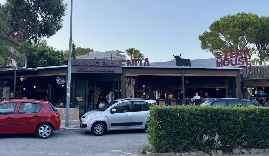 John Leaning_La Hacienda STEAK HOUSE_Peguera_review