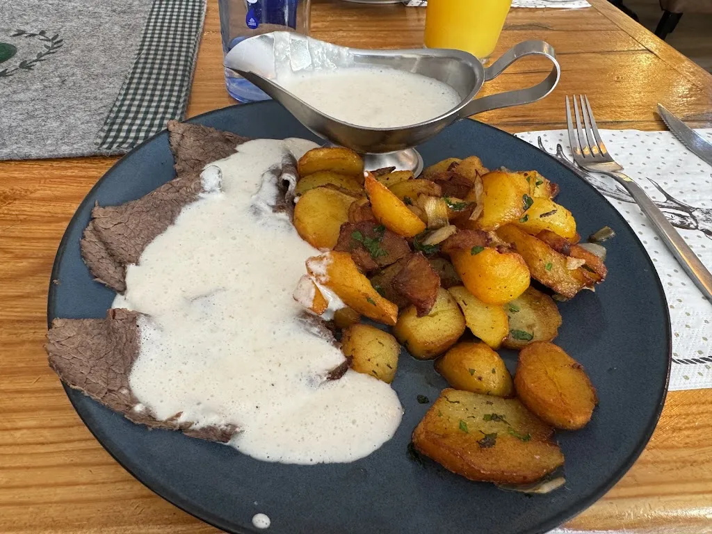 Si Gao_Salzburger Stubn_Peguera_review