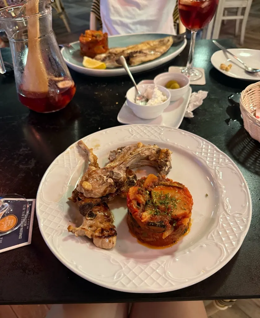 Rozhan Mohammadi_Pepi y Kuki - Bar Carabela II_Peguera_review