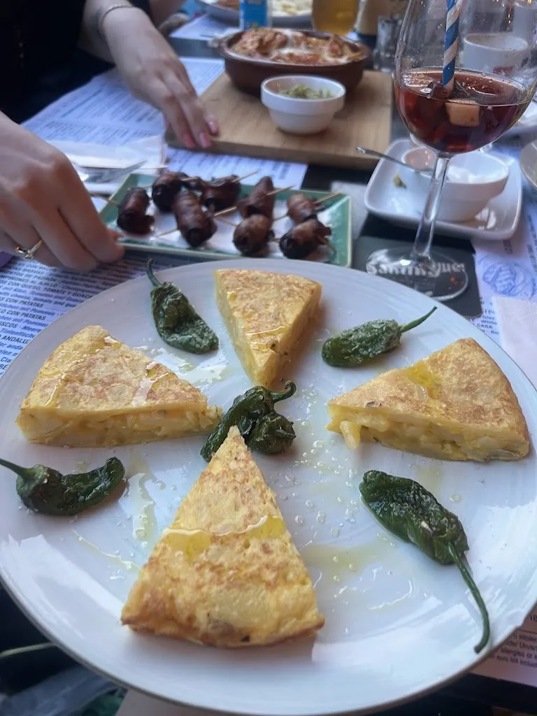 Octavia Tocai_Pepi y Kuki - Bar Carabela II_Peguera_review