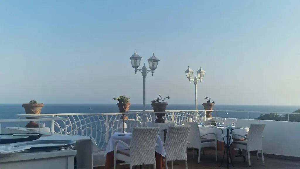 Özge Ekin Akdere_Restaurante La Gritta_Peguera_recensione