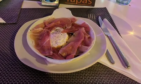 Safa Kasap _Hawai Bistro_Peguera_review