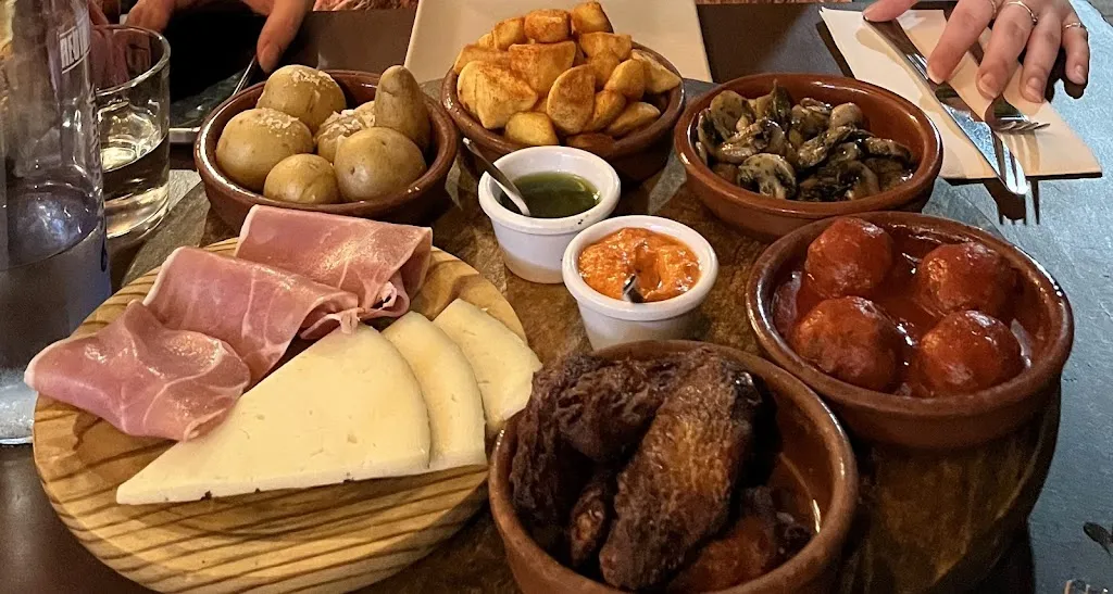 Ali Hutchinson_Tapas Bar Eucaliptus_Peguera_review