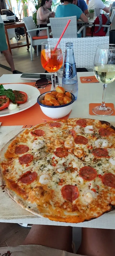 Elizabeth Scott_Playa 5 Restaurante. Snacks & Food - Cocktail Lounge_Peguera_review