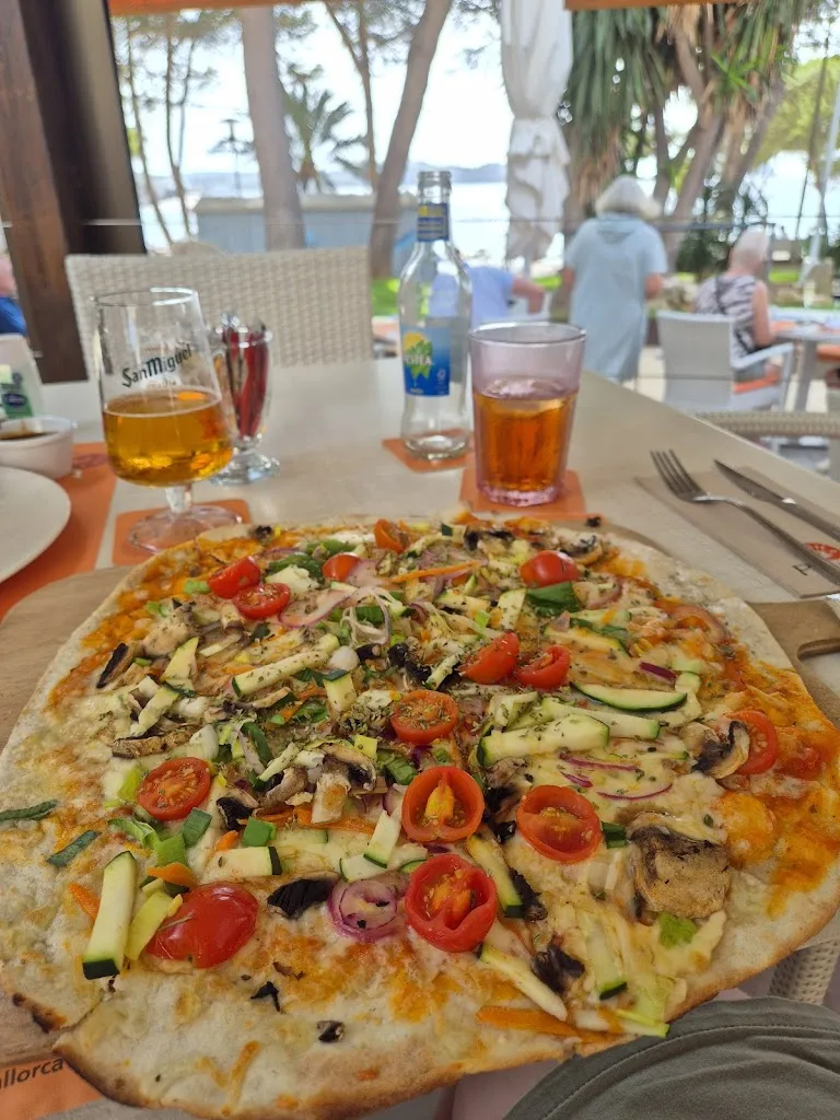 Lara Brant_Playa 5 Restaurante. Snacks & Food - Cocktail Lounge_Peguera_review