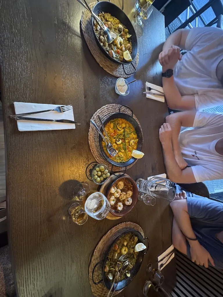 Josie Scrimgour_Dinner for one s.L._Peguera_review