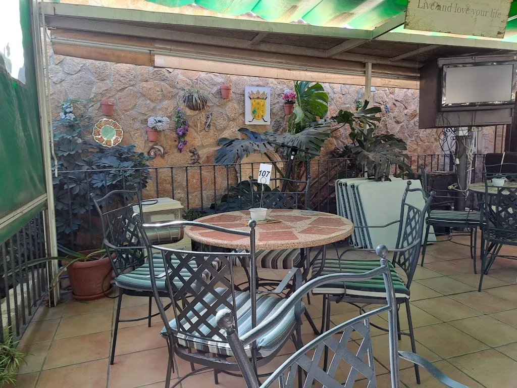 Sheree Finch_Imanyo Pub_Daya Nueva_review