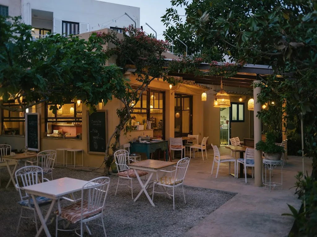 Bella Verde - Restaurante Vegano en Puerto de Pollença, Mallorca restaurant in Pollença