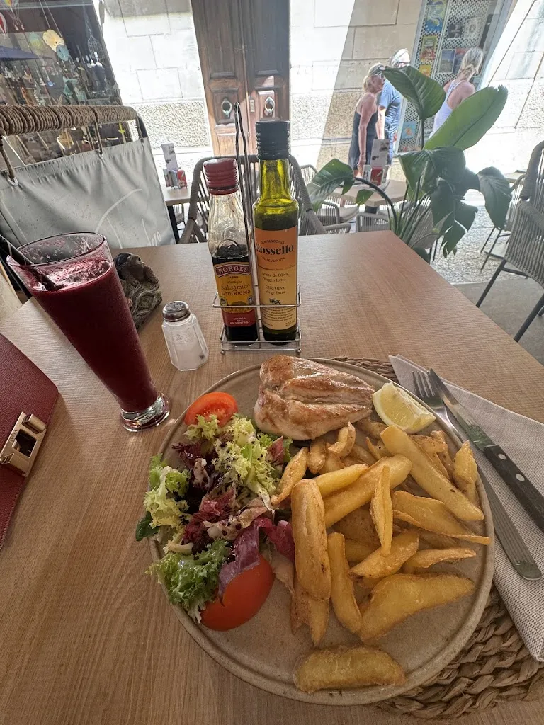 Karriza Mariano_Trocadero_Pollença_review