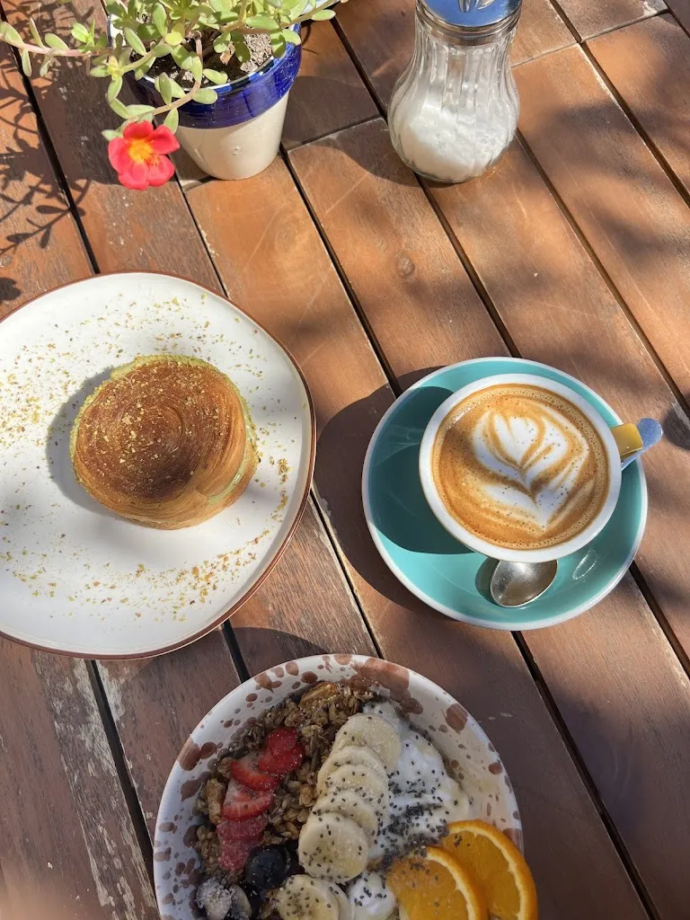 Riley Priest_Bo's | Specialty Coffee | Sourdough | Bowls | Pollenca_Pollença_review
