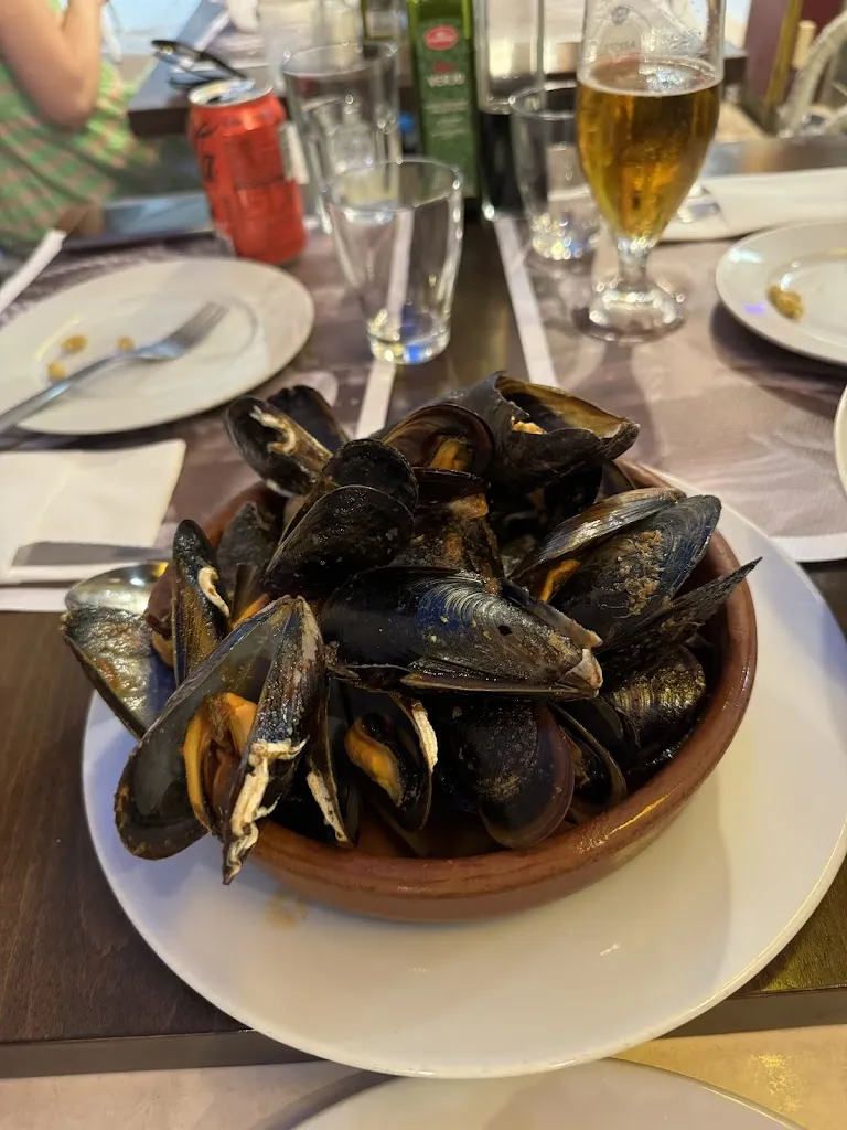 Li Ng_Bodega Can Ferrà_Pollença_review