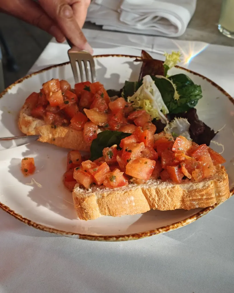 Yuri Marcus_Osteria N 15_Pollença_review