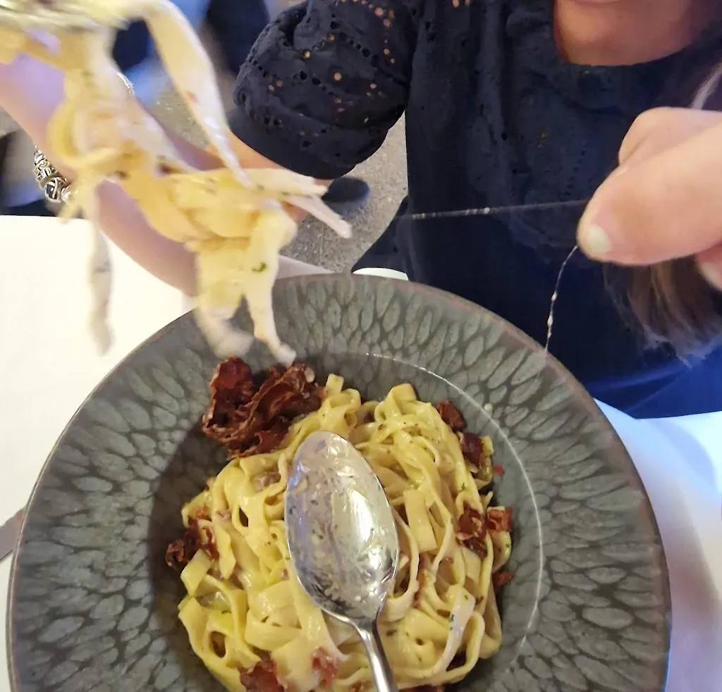 Yaroslav Kurennoy_C'an Josep_Port de Pollença_review