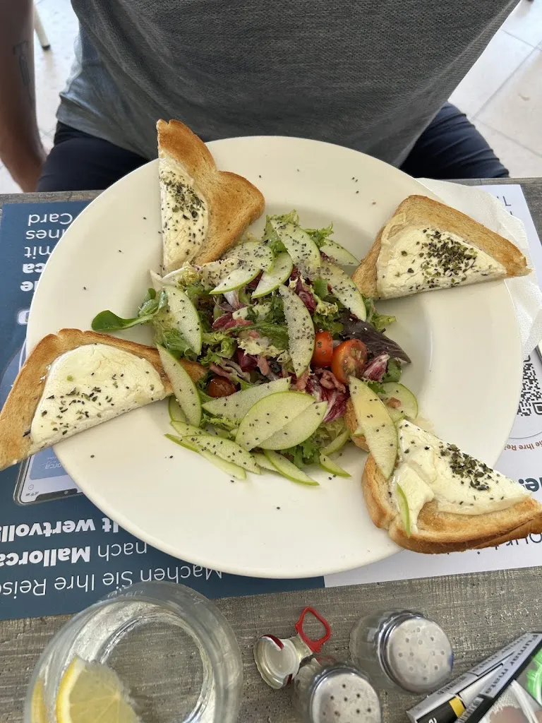 anna schuffi_Bistro Velo_Port de Pollença_review